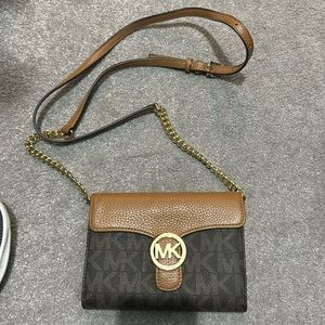 Michael kors cross body